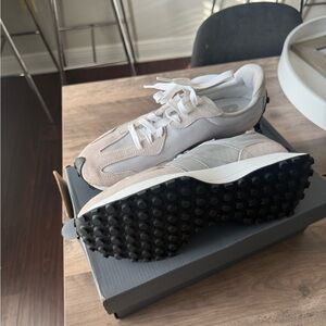 New Balance Men's Sneakers in White and Tan